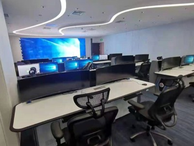 操作臺人性化設計滿足不同行業的操作性能